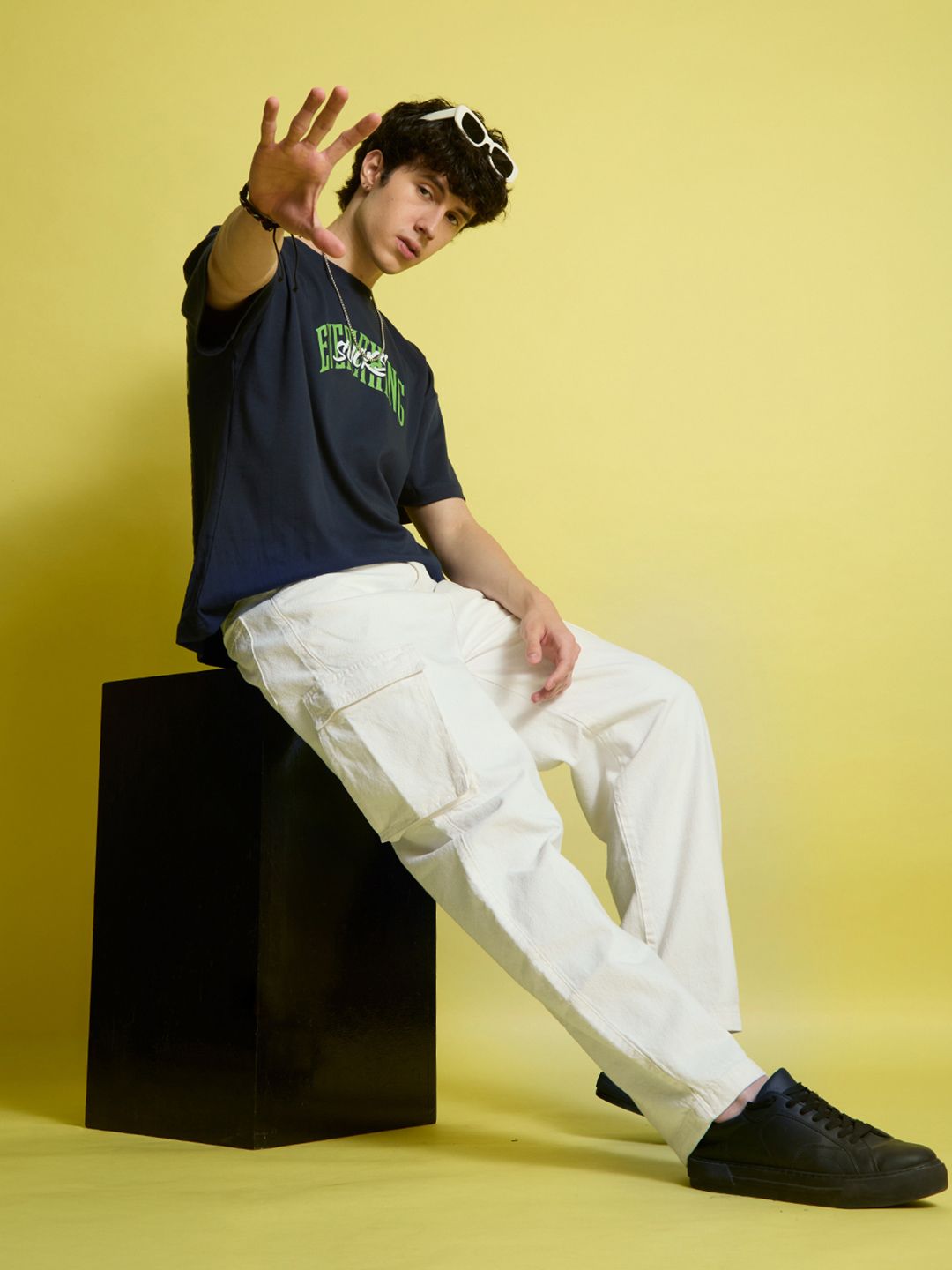 Bene Kleed Men Pure Cotton Clean Look Mid-Rise Baggy Fit Cargo Jeans