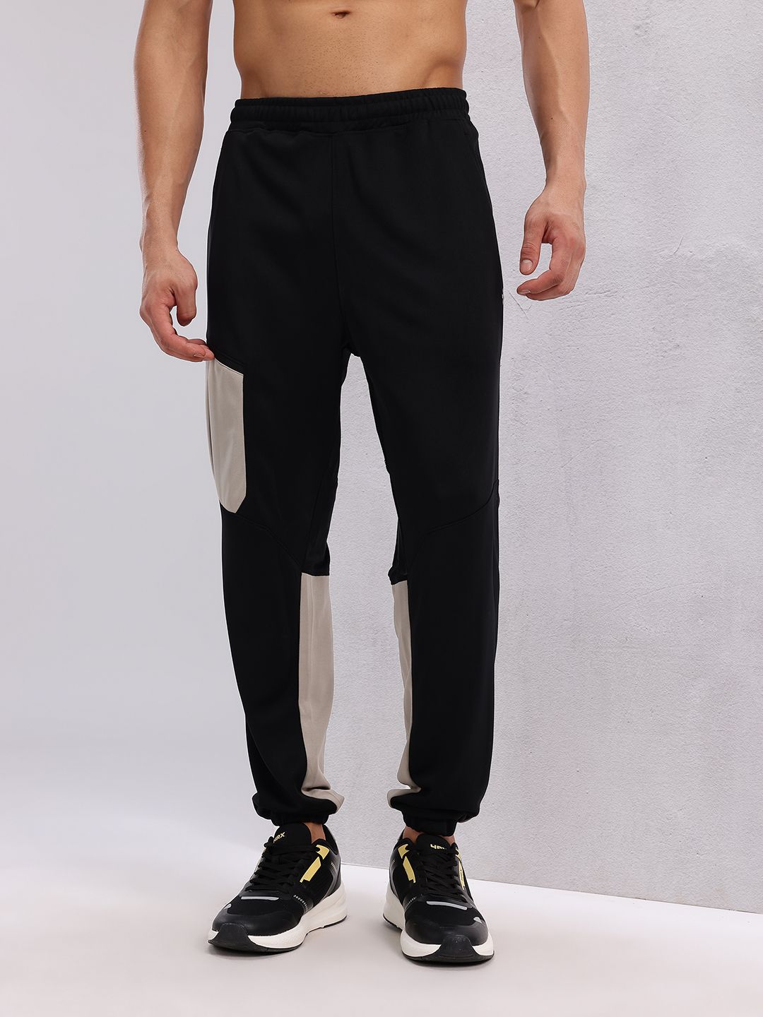 HRX by Hrithik Roshan Men Colourblocked Mid-Rise Rapid-Dry Regular Fit Running Joggers