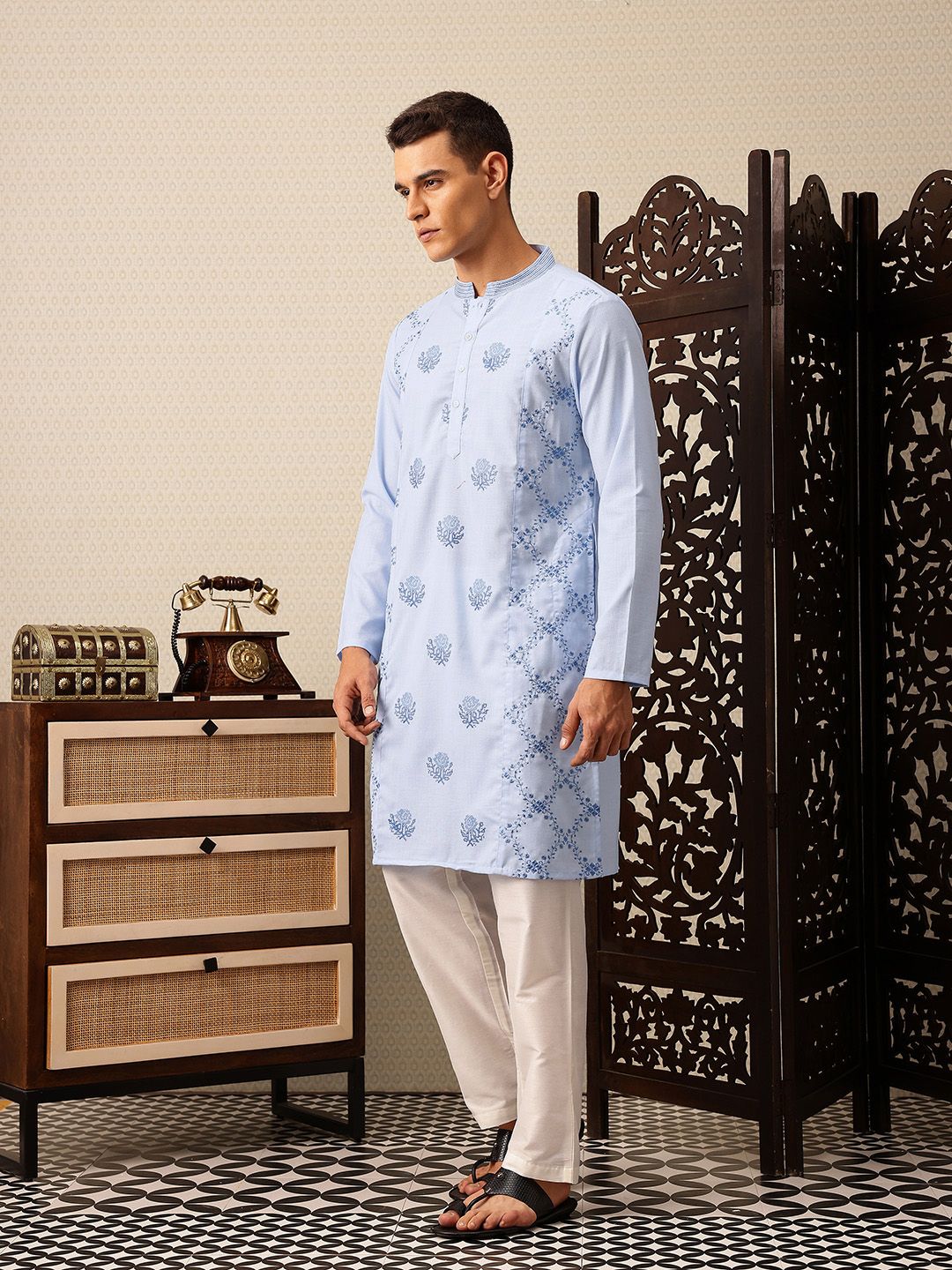 House of Pataudi Floral Embroidered Mandarin Collar Thread Work Jashn Kurta with Trousers