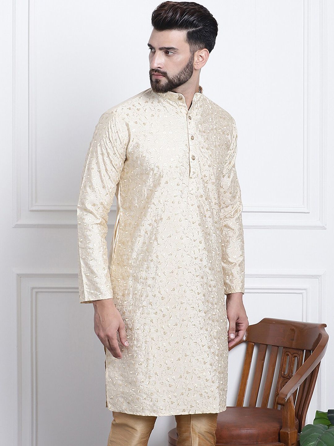 SOJANYA Floral Embroidered Mandarin Collar Kurta