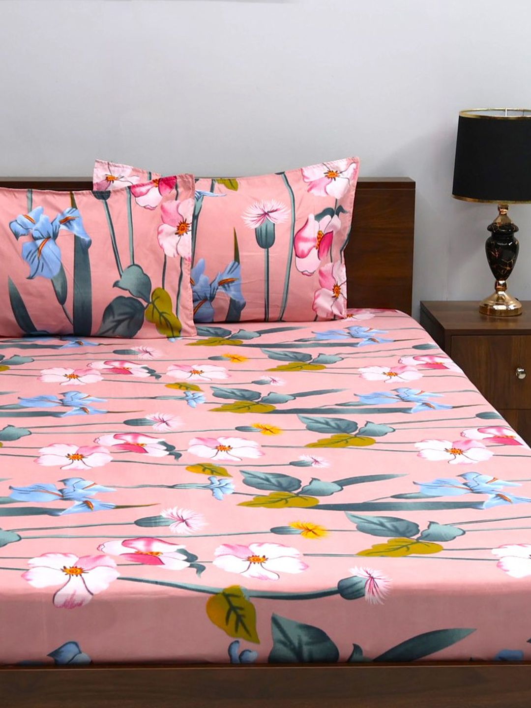 BOMBAY DYEING Pink & Blue Floral Microfiber 144 TC Queen Bedsheet with 2 Pillow Covers