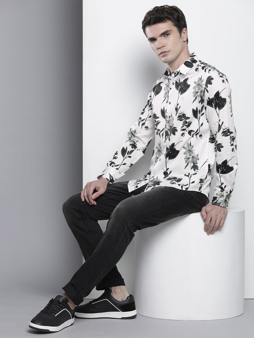 The Indian Garage Co Men Slim Fit Floral Opaque Printed Shirt