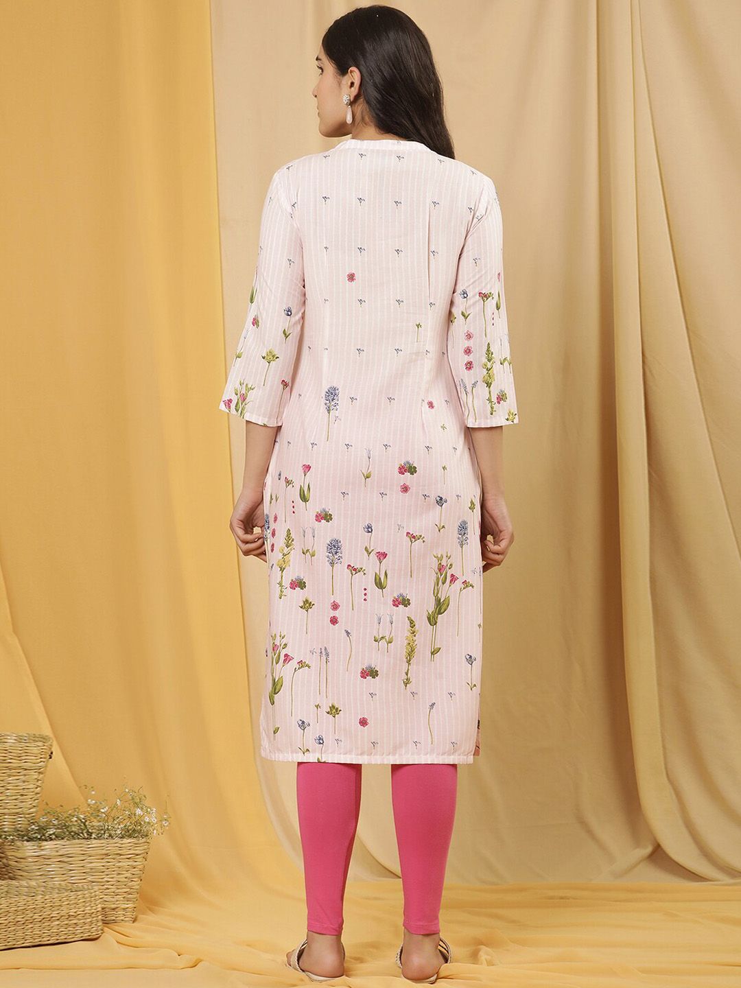W Floral Printed Mandarin Collar Straight Kurta With Leggings