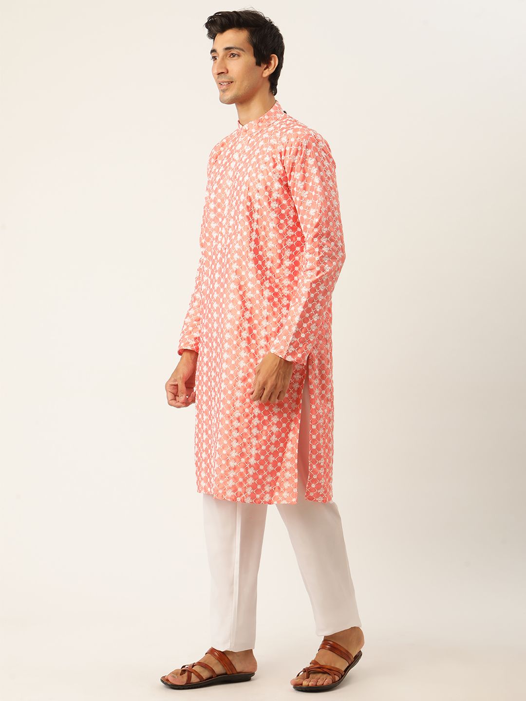 SOJANYA Lelaki Kurta Bersulam Warna Peach & Putih dengan Piyama & Jaket Nehru