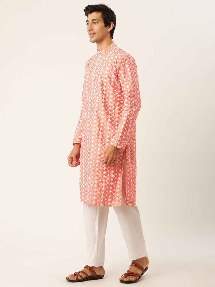 SOJANYA Lelaki Kurta Bersulam Warna Peach & Putih dengan Piyama & Jaket Nehru