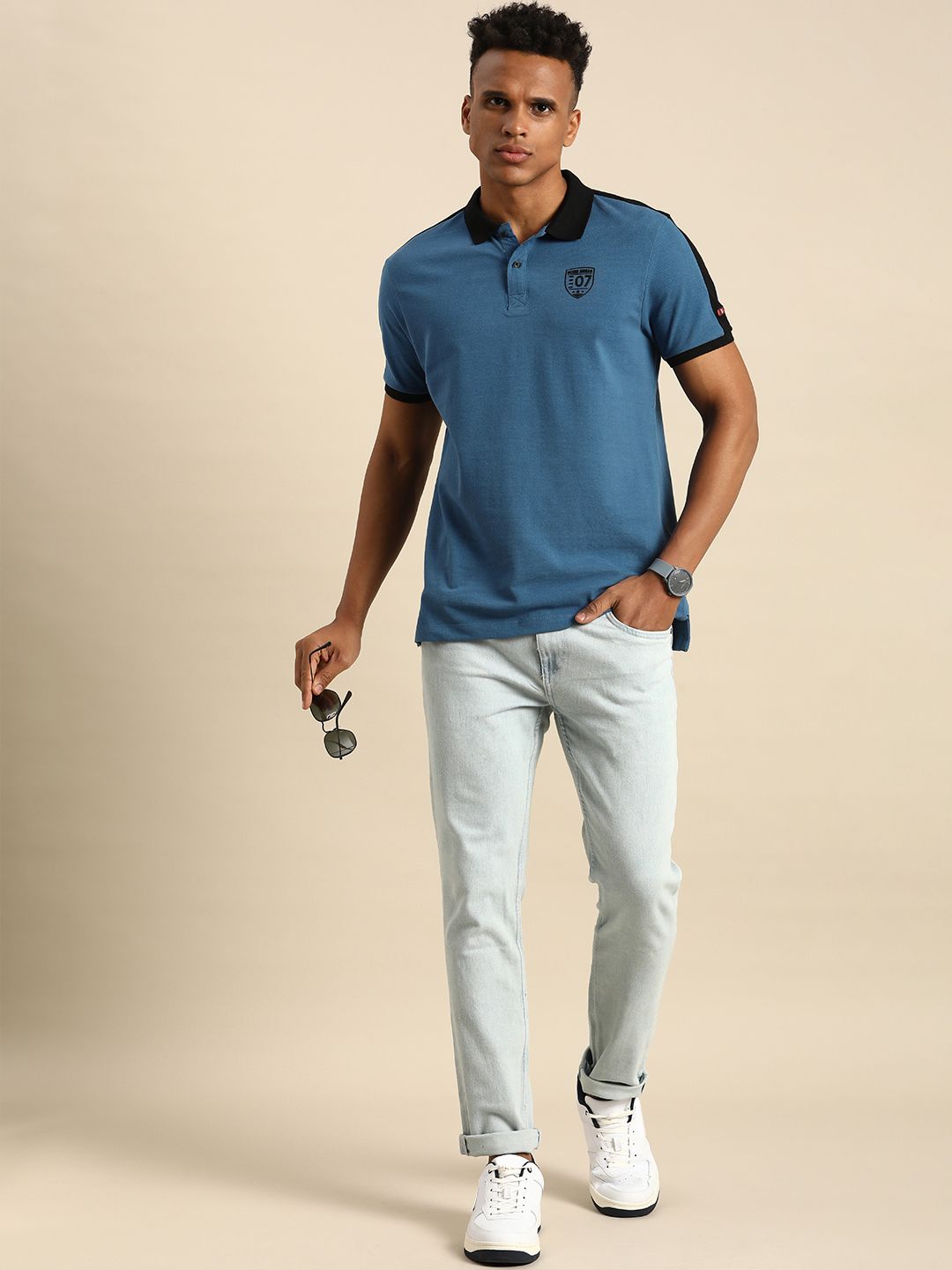 Menjadi Lelaki Manusia Biru & Black Colourblocked Polo Collar Slim Fit Cotton Caston T-shirt Kasual