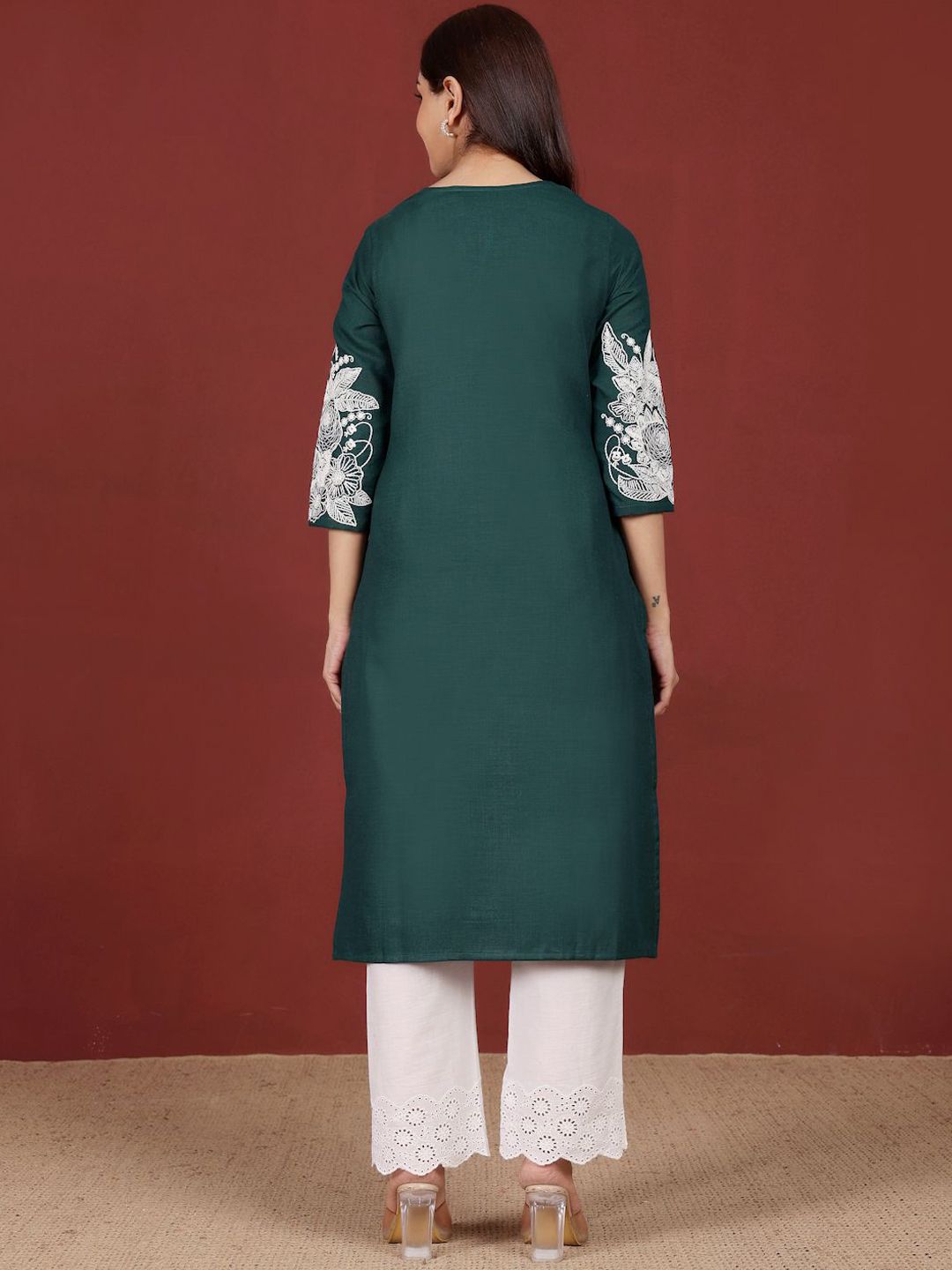 Varanga Women Thread Work Grandeur & Majestic Artwork Kurta