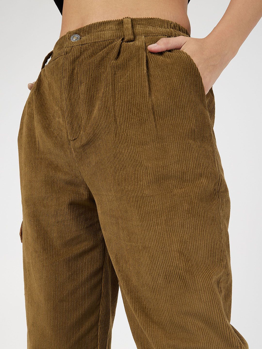 SASSAFRAS Women Pleated Cropped Corduroy Pure Cotton Trousers