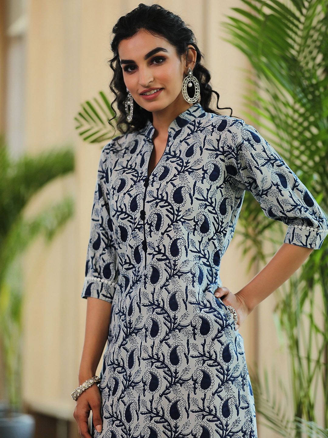 Libas Women Floral Printed Gotta Patti Floral Kurta