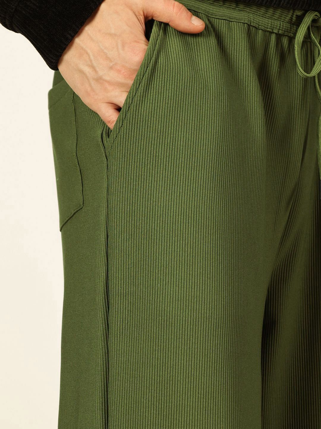 Thomas Scott Men Mid-Rise Loose Fit Parallel Trousers