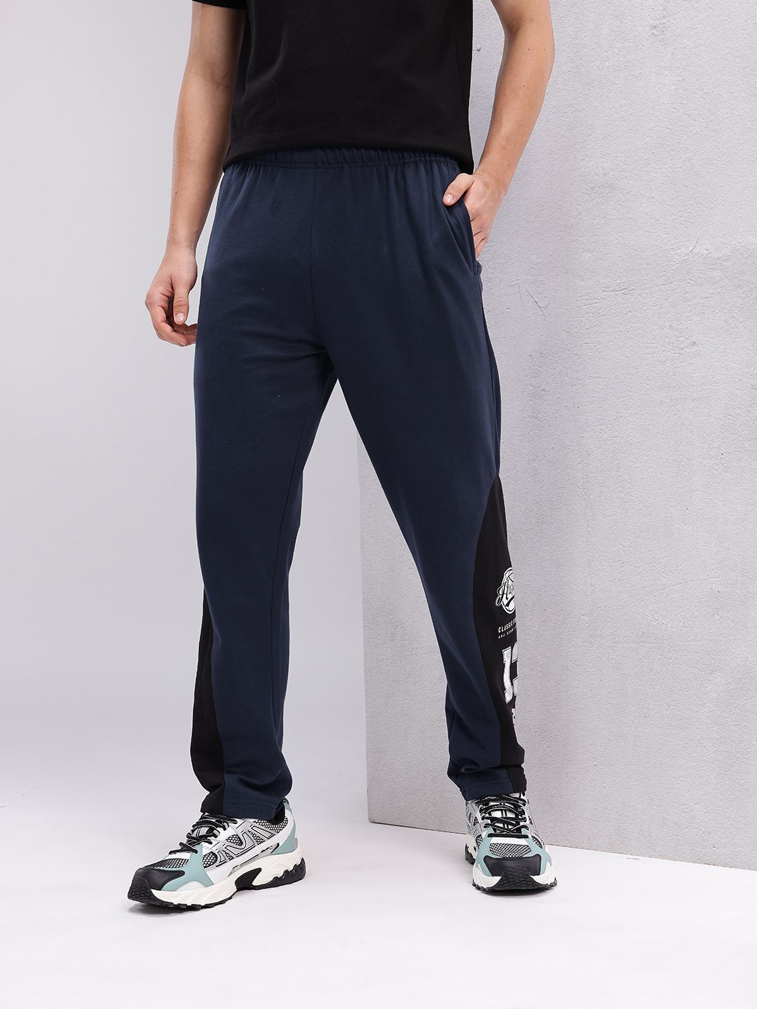 HRX by Hrithik Roshan Men Colourblocked Lifestyle Joggers