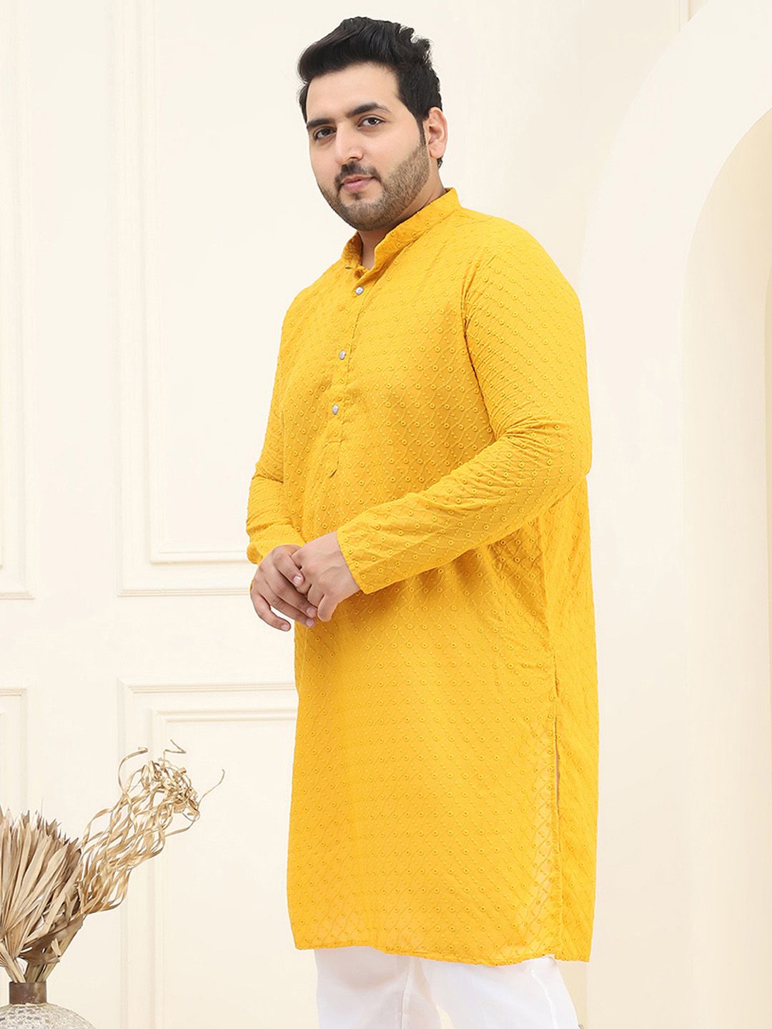 SOJANYA PLUS Floral Embroidered Mandarin Collar Pure Cotton Straight Kurta