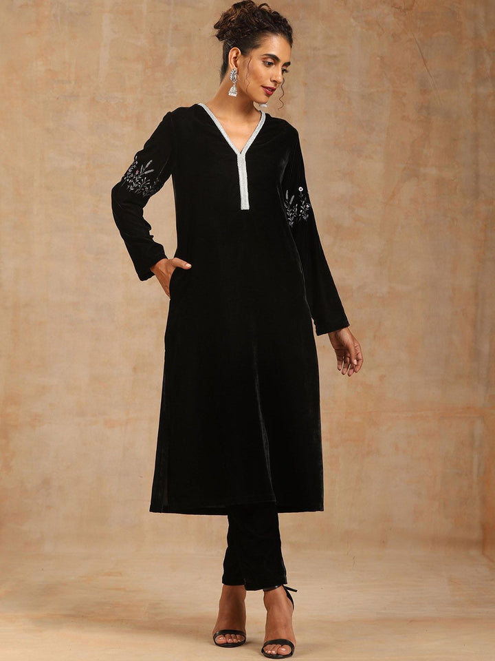 trueBrowns V-Neck Thread Work Velvet A-line Kurta