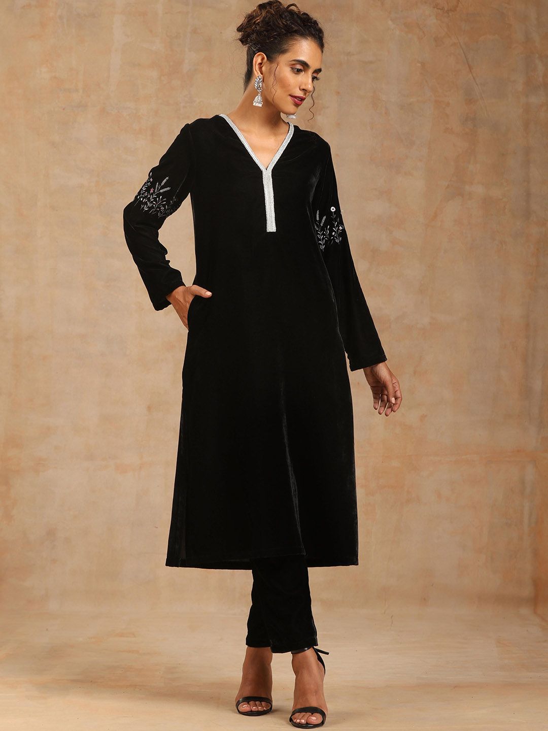 trueBrowns V-Neck Thread Work Velvet A-line Kurta