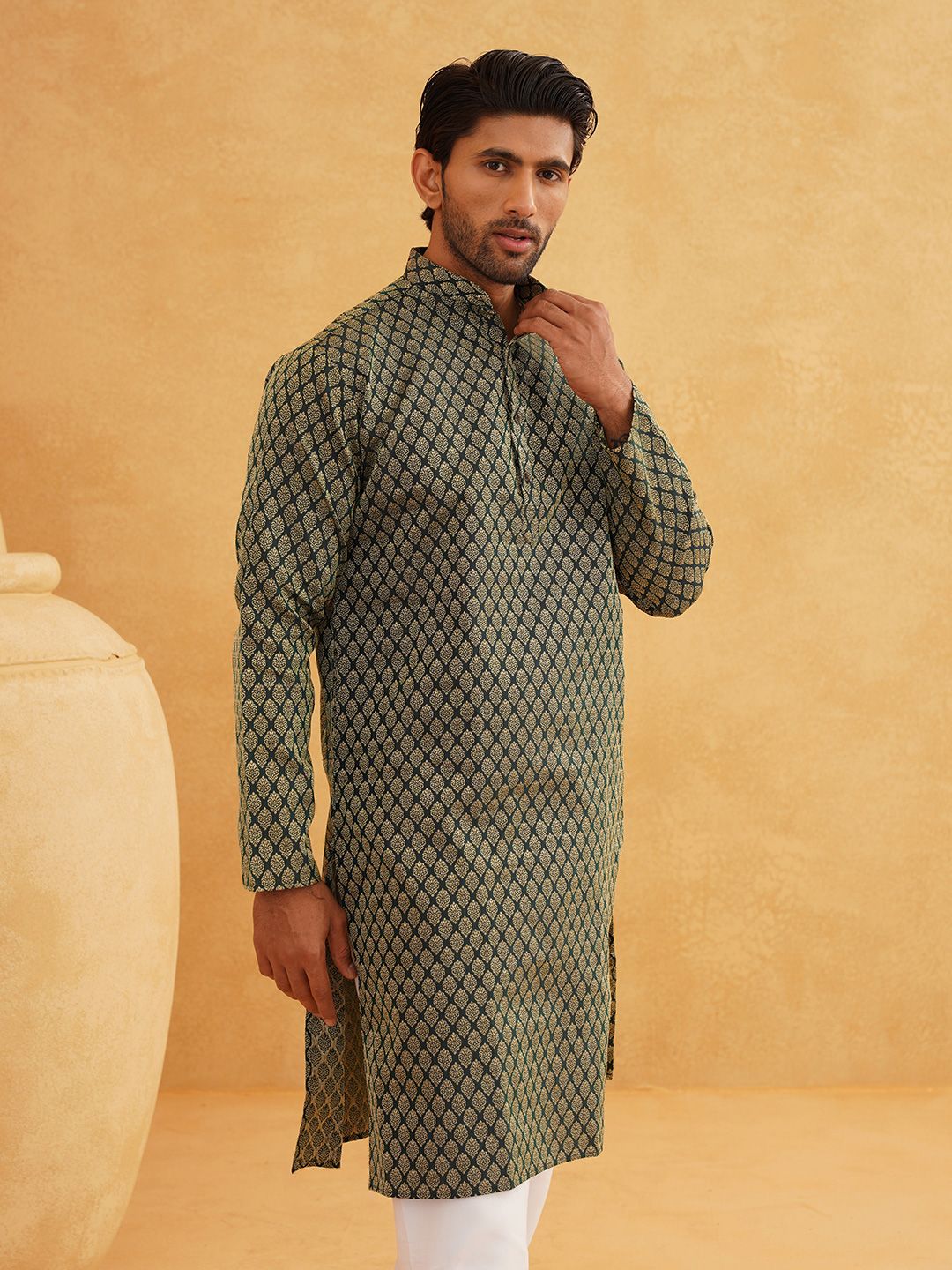 SOJANYA Men Green & Gold-Toned Ethnic Motifs Jacquard Kurta
