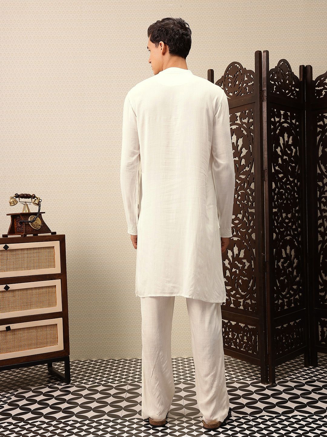 House of Pataudi Floral Embroidered Jashn Kurta with Trousers