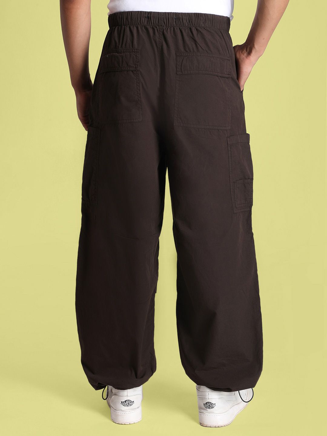 Bene Kleed Men Solid Classic Loose Fit Cargos Trousers
