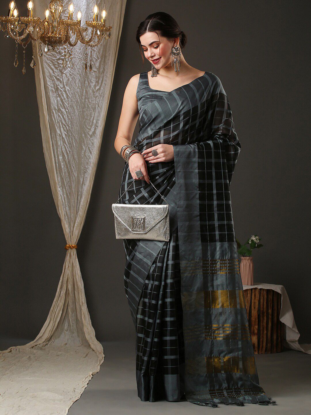 Saree mall Checks Silk Blend Saree