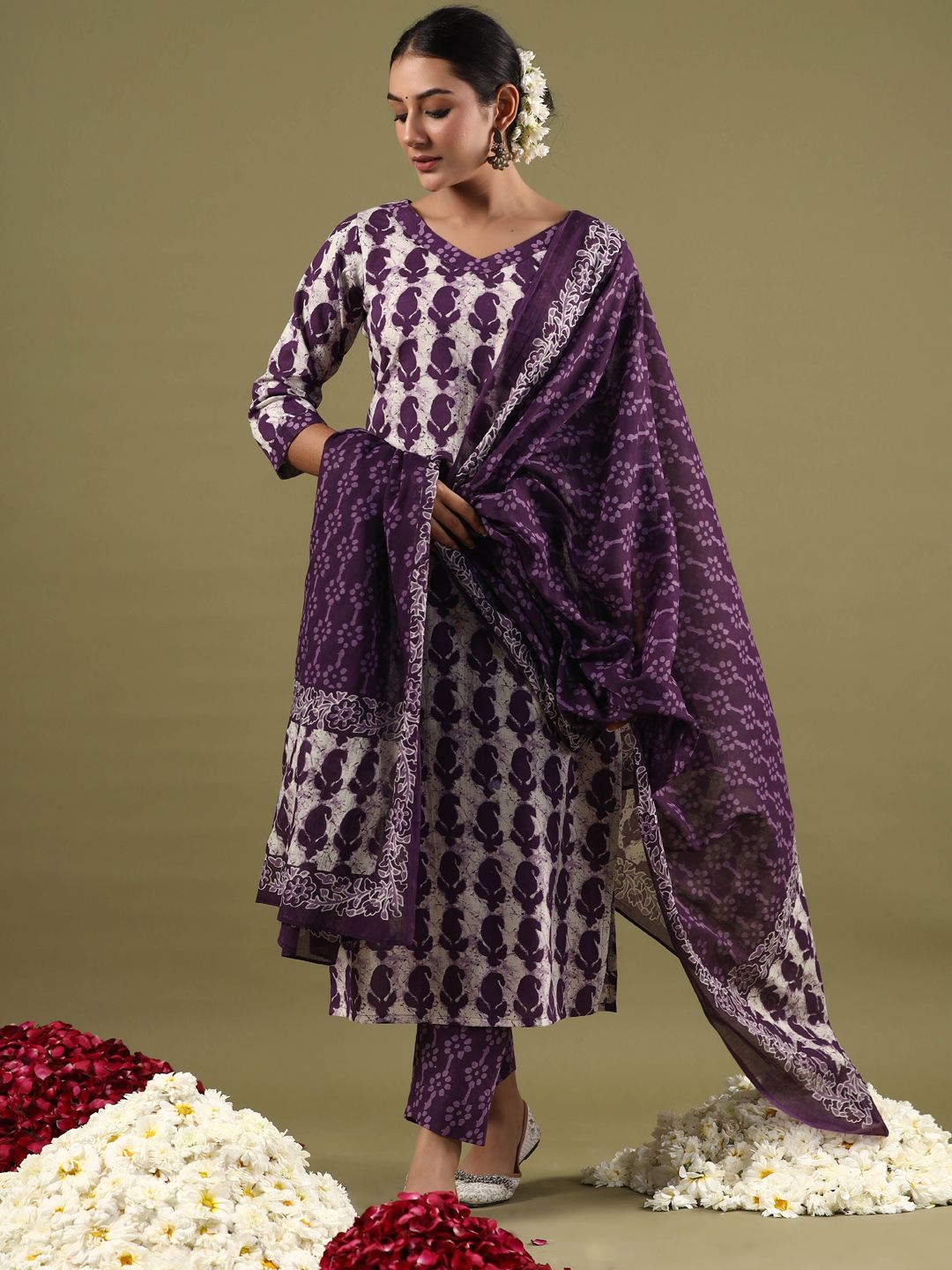 Indo Era V-Neck Paisley Printed Regular Pure Cotton Kurta Set