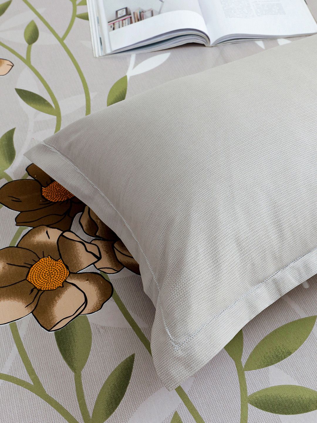 Story@home Taupe Brown Floral 210 TC 1 Double Bedsheet with 2 Pillow Covers