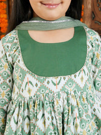VASTRAMAY Girls Ethnic Motifs Printed Gotta Patti Pure Cotton Kurta with Sharara & Dupatta