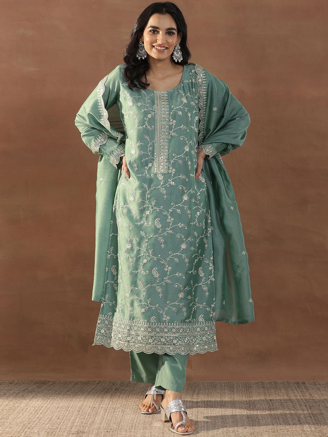 Libas Women Floral Embroidered Regular Sequinned Kurta with Trousers & With Dupatta