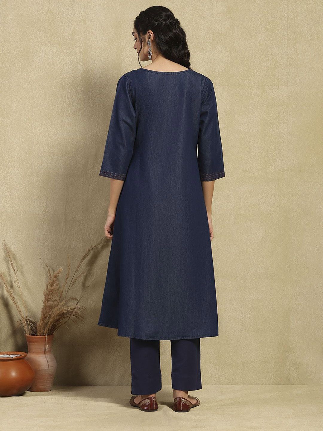 Rumah Wanita Chikankari Denim Biru Tua Kurta Dihiasi Tangan