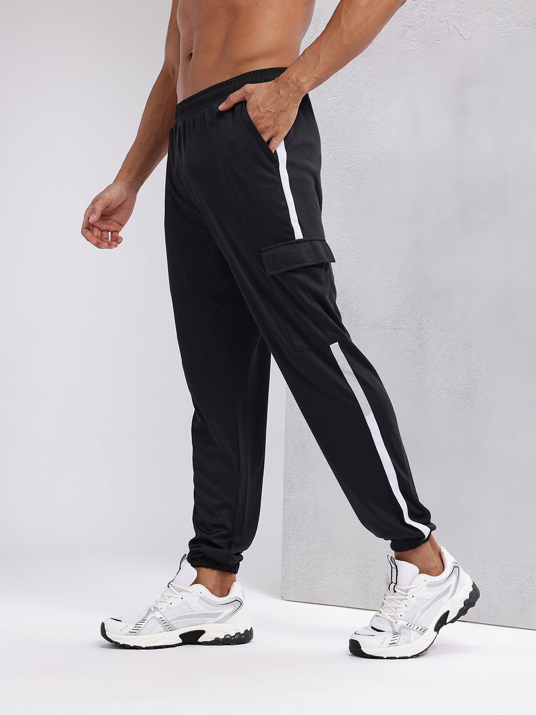 HRX by Hrithik Roshan Men Mid-Rise Rapid-Dry Training Joggers