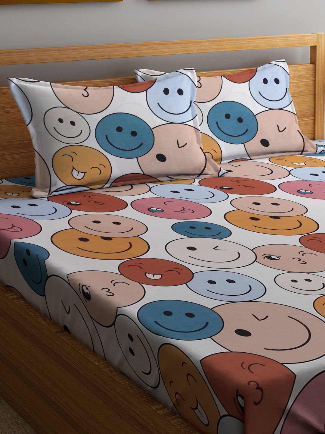 KLOTTHE Off White Cartoon Fitted 300 TC King Fine Bedsheet with 2 Pillow Covers-250X220 cm