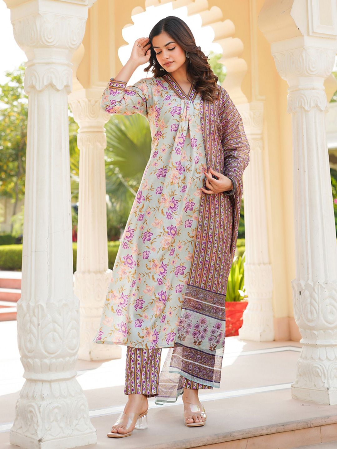 Kalini Floral dicetak lurus kurta dengan seluar dan dupatta