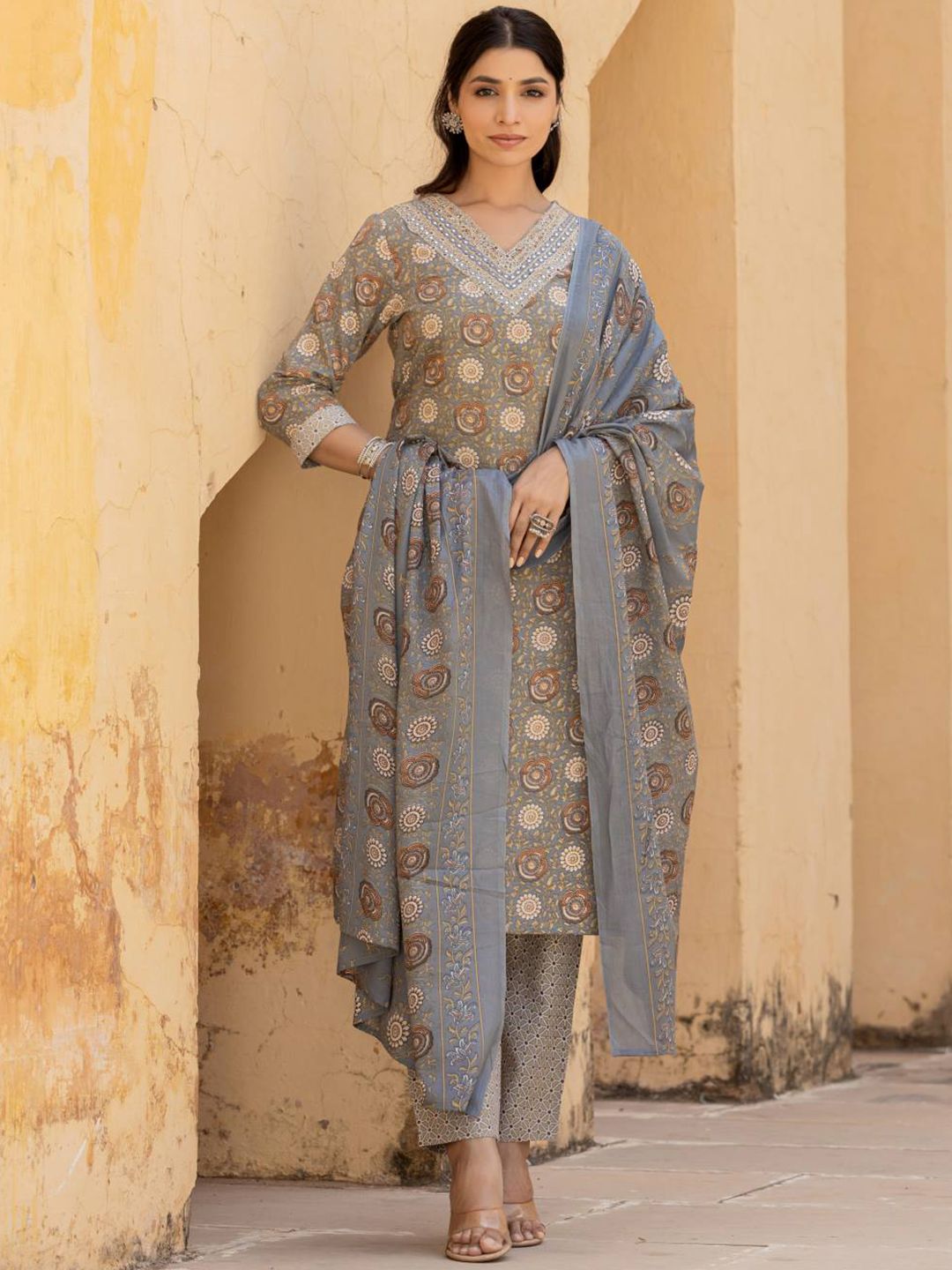 Varanga Women Floral Printed Regular Mirror Work Kurta with Trousers & With Dupatta