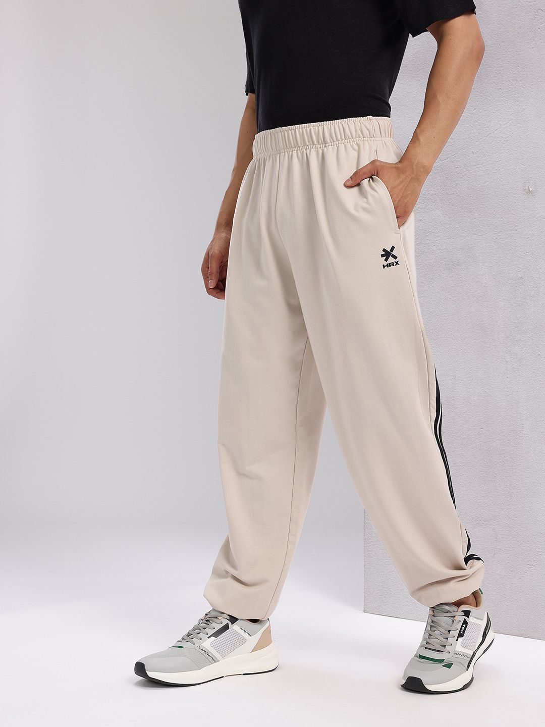 HRX by Hrithik Roshan Men Side Striped Mid-Rise Relaxed Fit Lifestyle Joggers