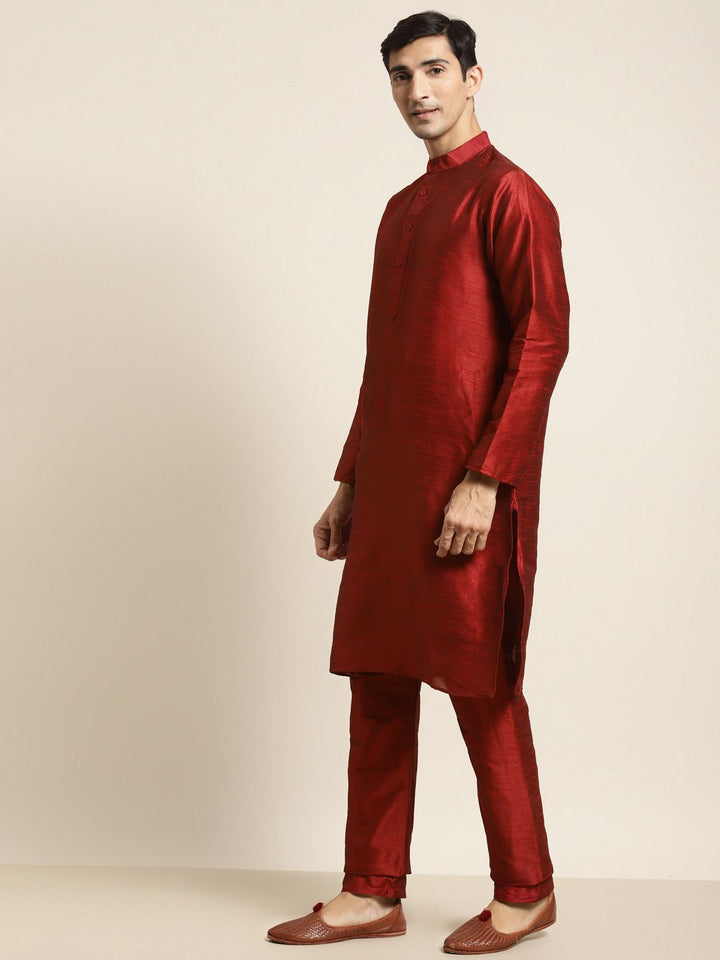 SOJANYA Men Maroon Kurta dengan Jaket Churidar & Nehru