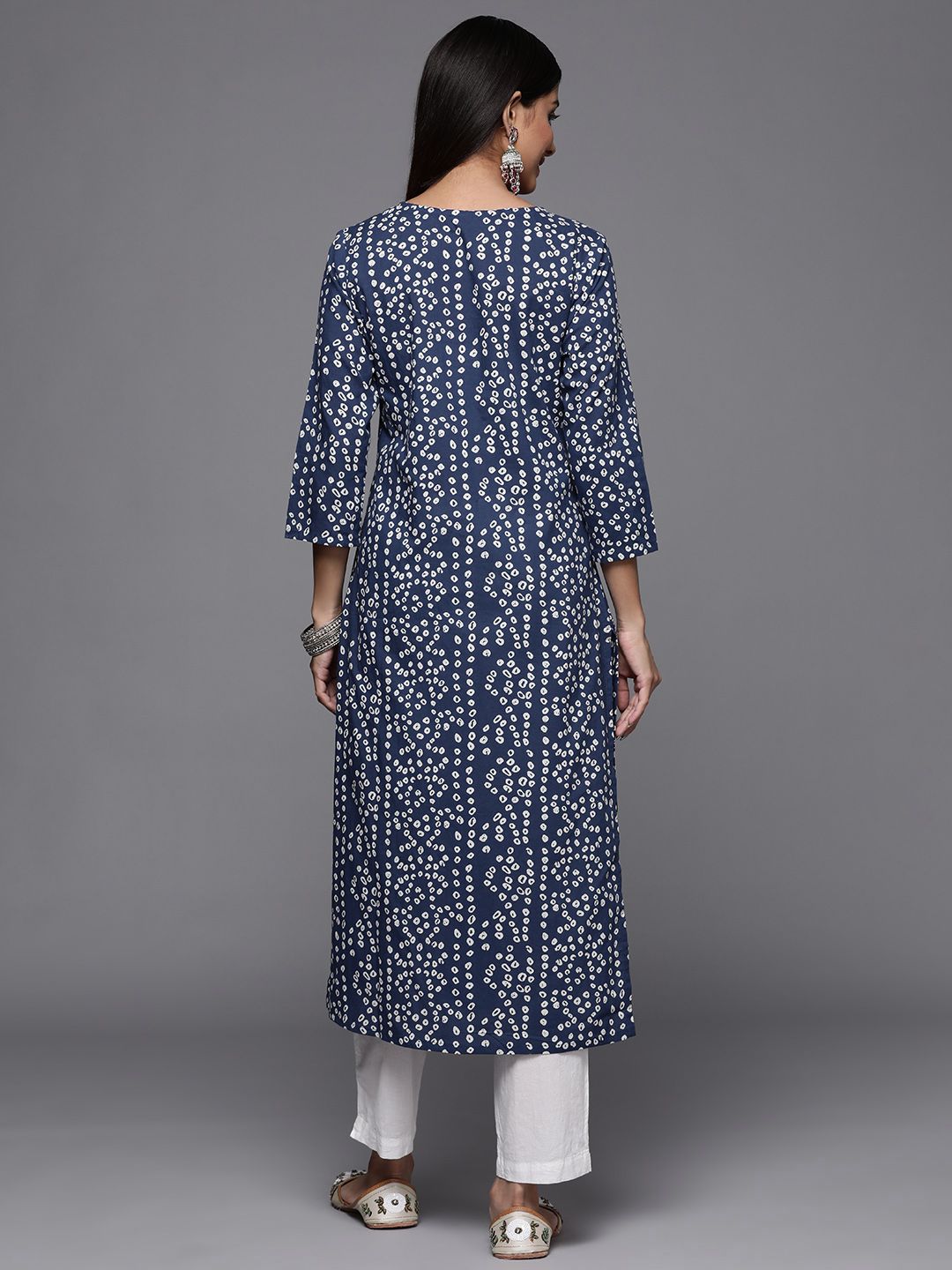 Varanga Women Blue & White Bandhani Printed Gotta Patti Straight Cotton Kurta
