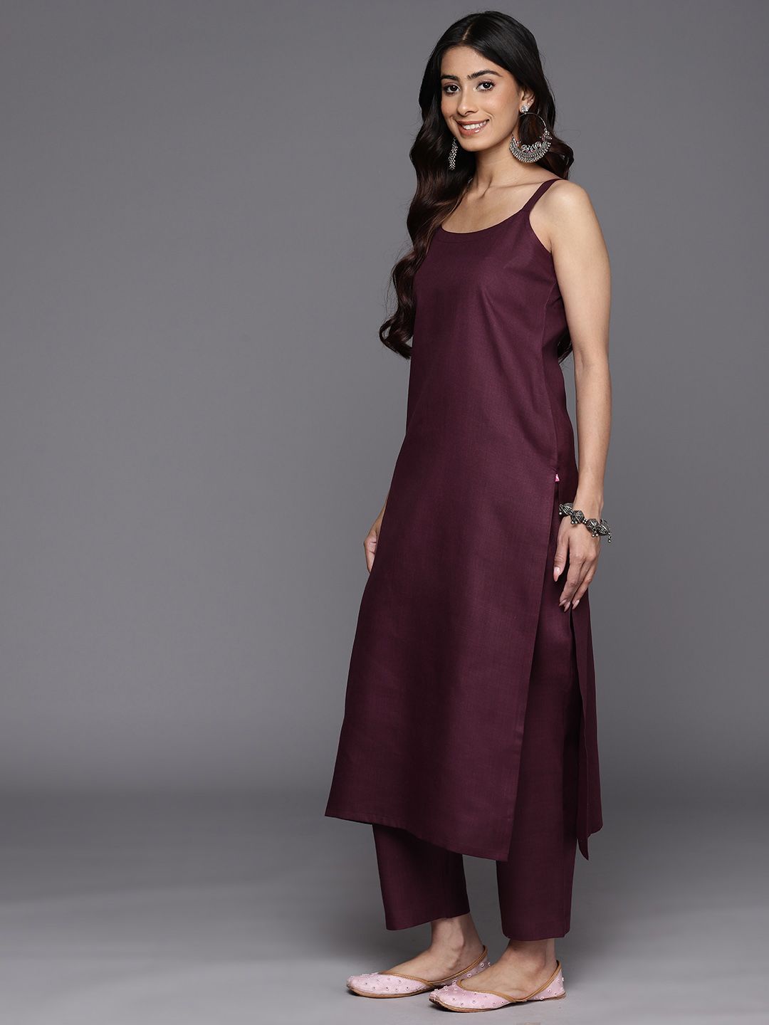 Varanga Violet Solid Sleeveless Kurta With Trousers & Bandhani Printed Dupatta