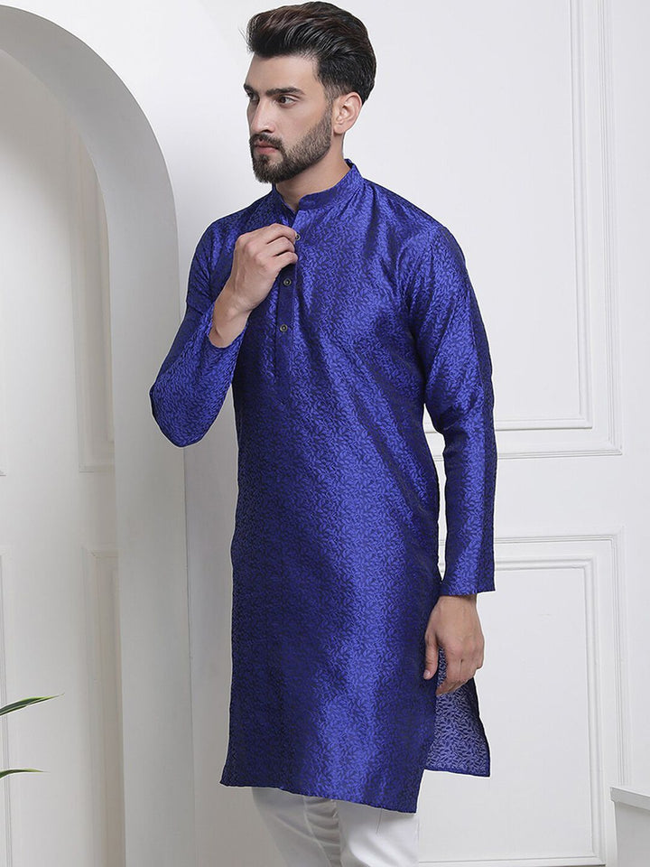 SOJANYA Floral Woven Design Mandarin Collar Straight Kurta