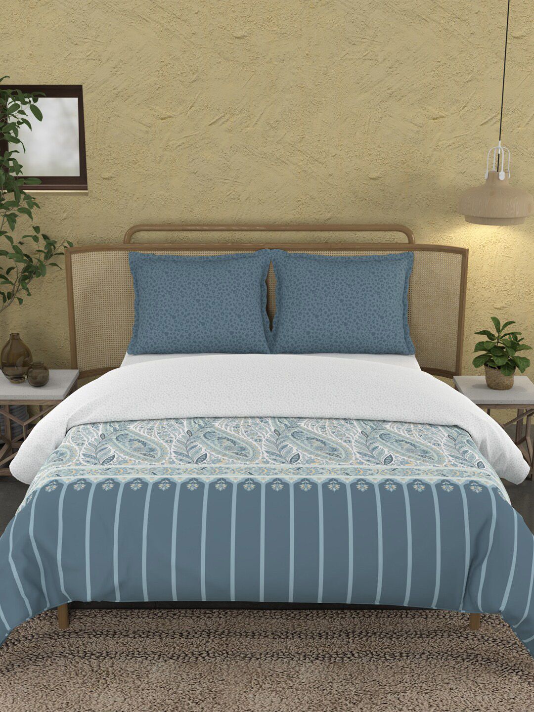 MYTRIDENT Blue & White Ethnic Motifs Cotton 144 TC King Bedsheet With 2 Pillow Covers