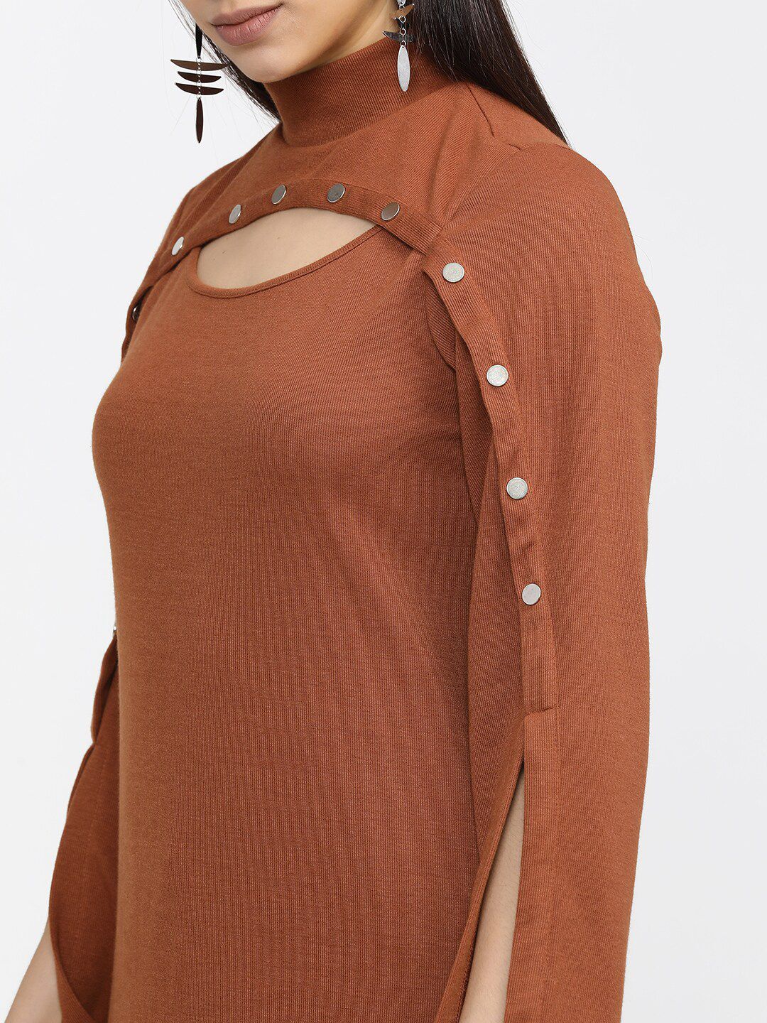 Vishudh Women Brown Flared Sleeves Thread Work Kurta