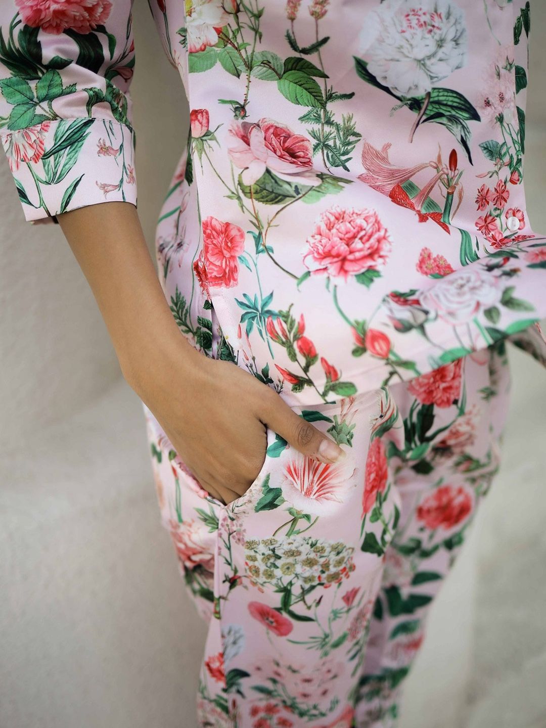 Sanskrutihomes Wanita dicetak saman malam satin