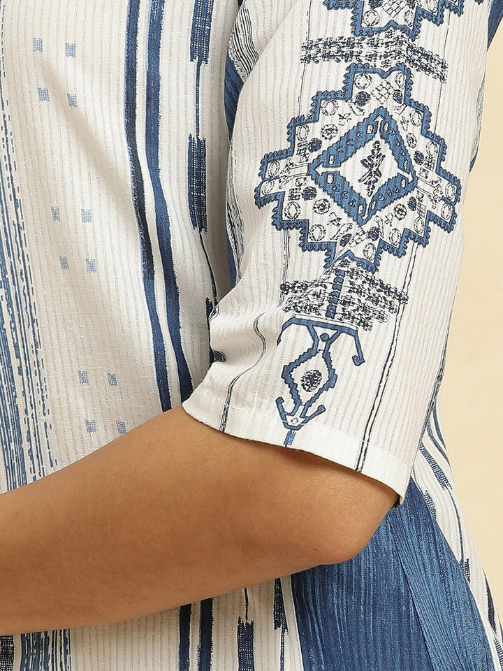 W Geometric Printed Round Neck Straight Pure Cotton Kurta