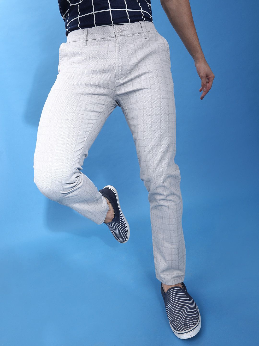 The Indian Garage Co Men Grey Slim Fit Checked Chinos