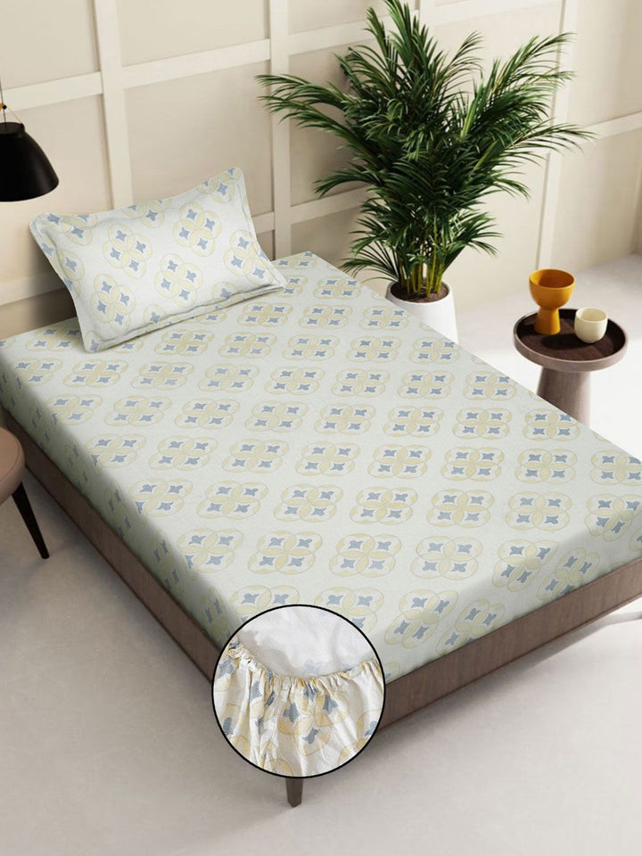 KLOTTHE Cream & Green Geometric Cotton 400 TC Fitted Single Bedsheet With Pillow Cover