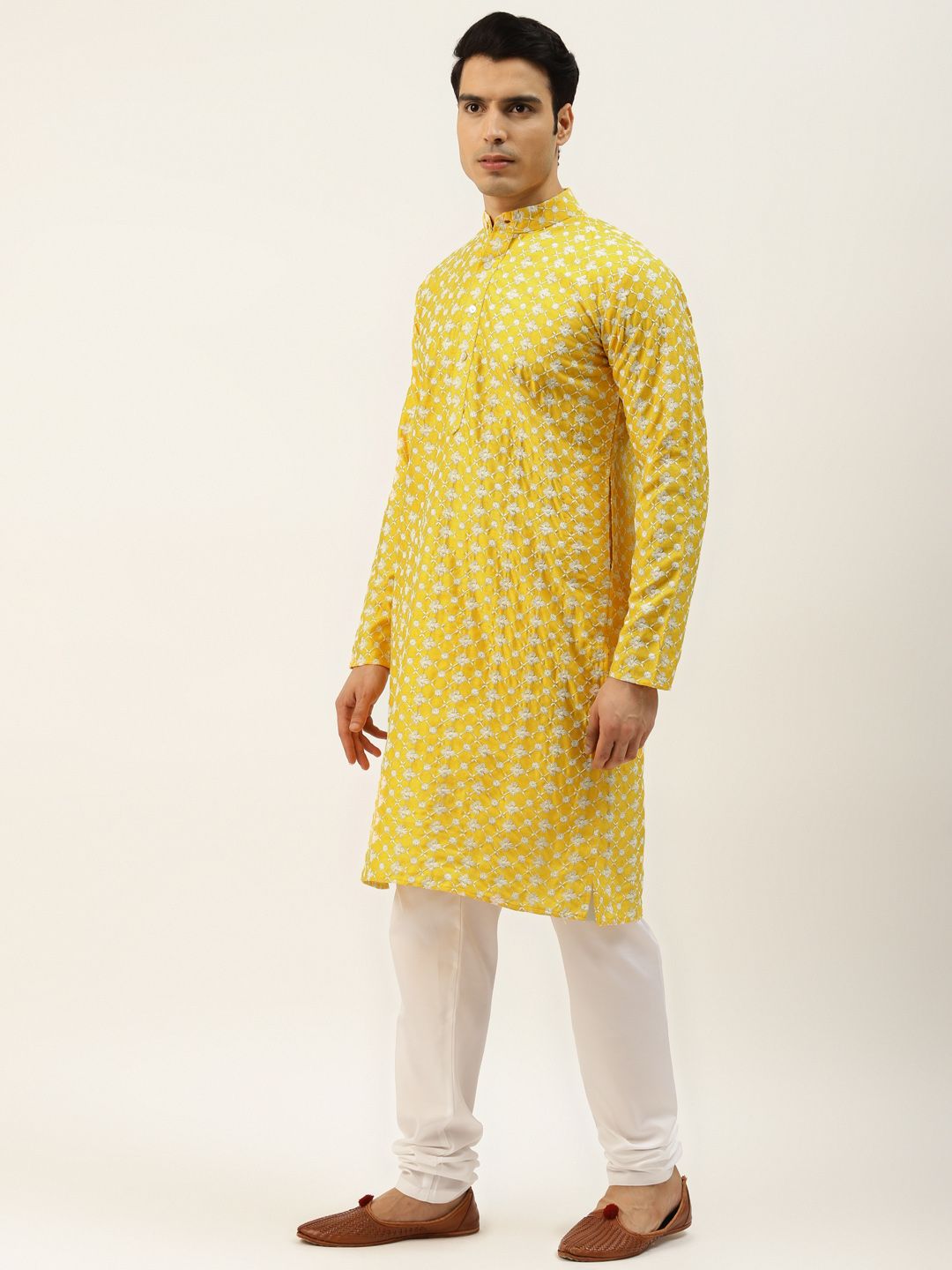 SOJANYA Men Yellow & White Embroidered Thread Work Kurta with Churidar & Nehru Jacket