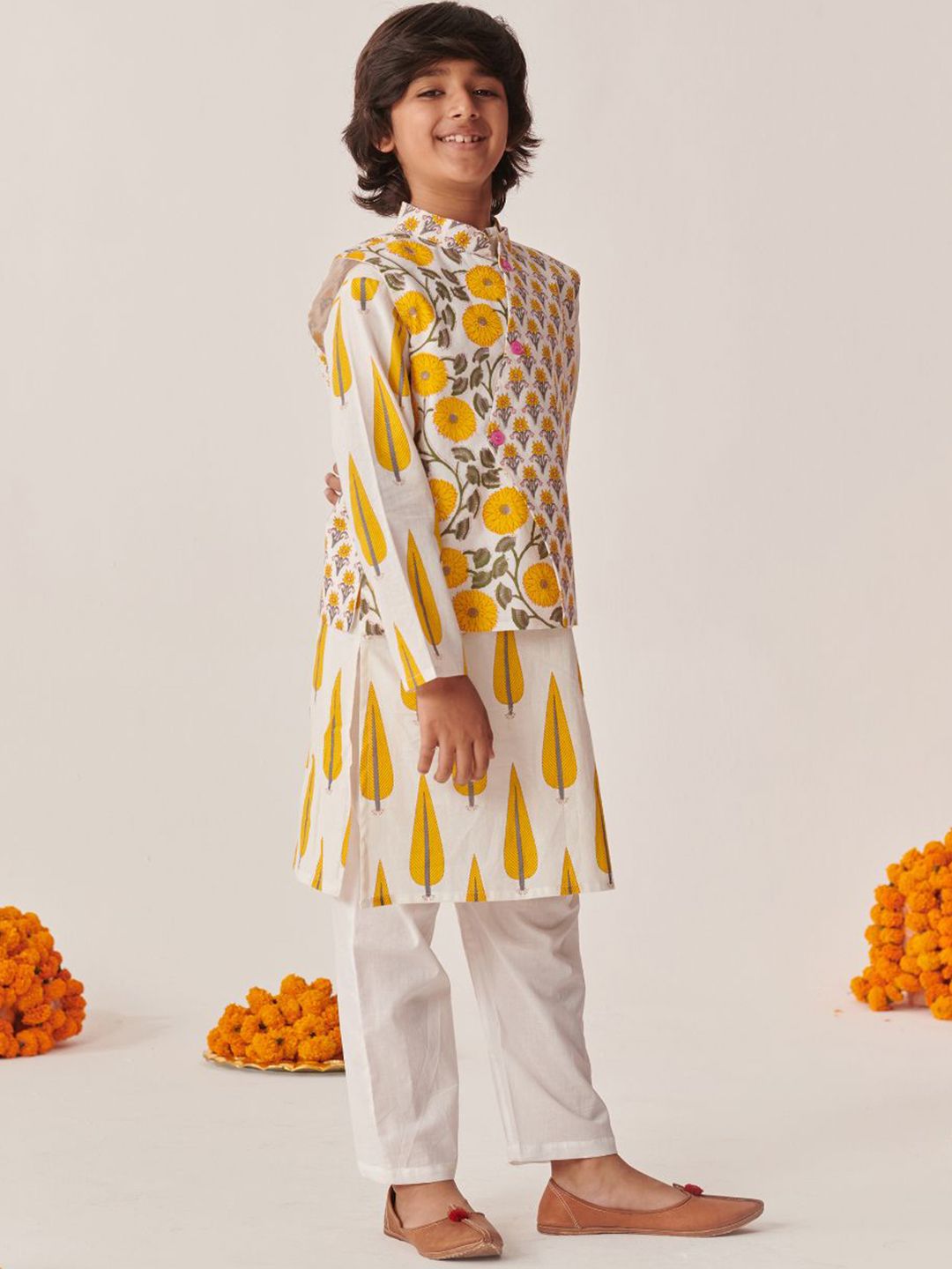 pspeaches Boys Ethnic Motifs Printed Regular Kurta with Trousers