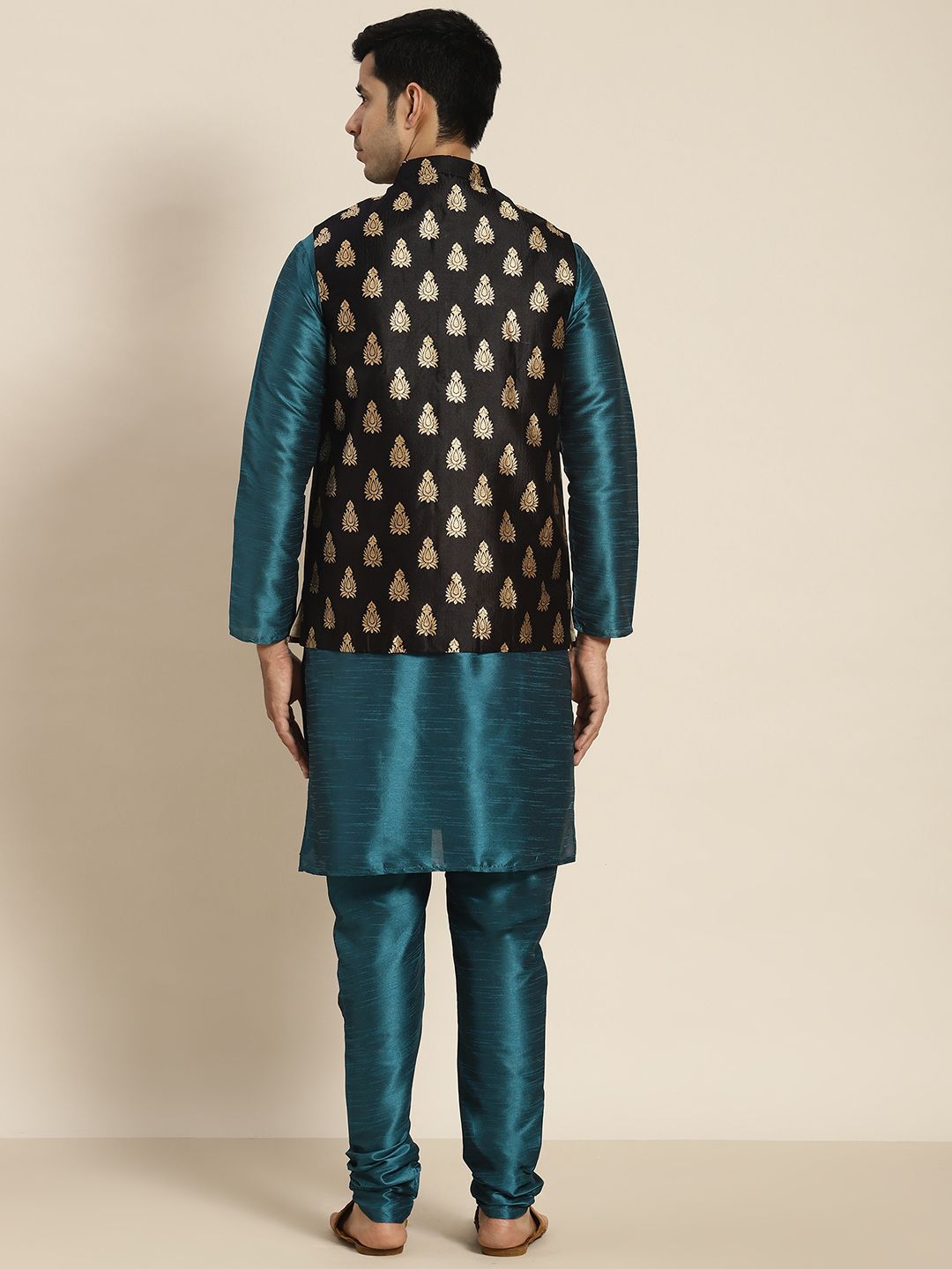 SOJANYA Men Teal Kurta with Churidar