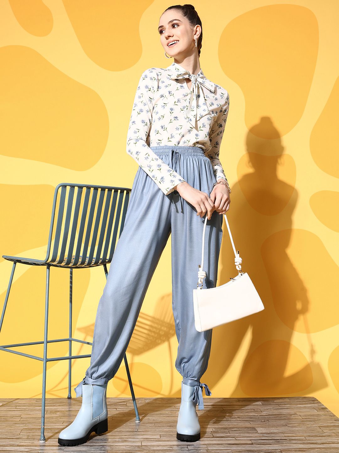 Berrylush Women Blue Relaxed High-Rise Trousers