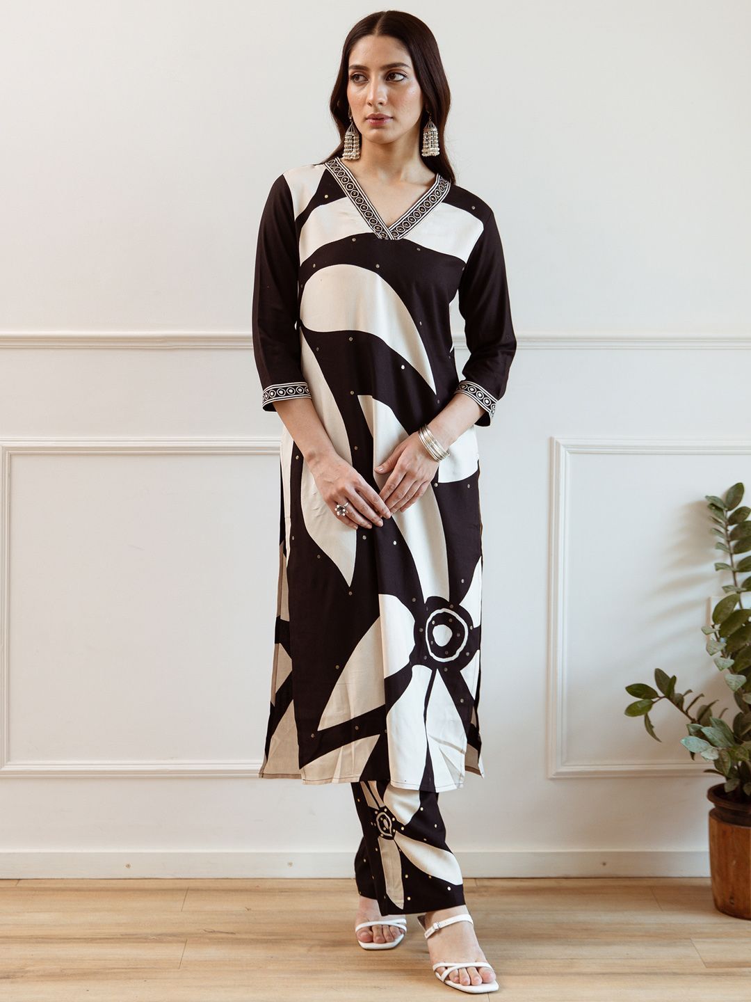 Indo Era Women Floral Printed Regular Kurta with Trousers