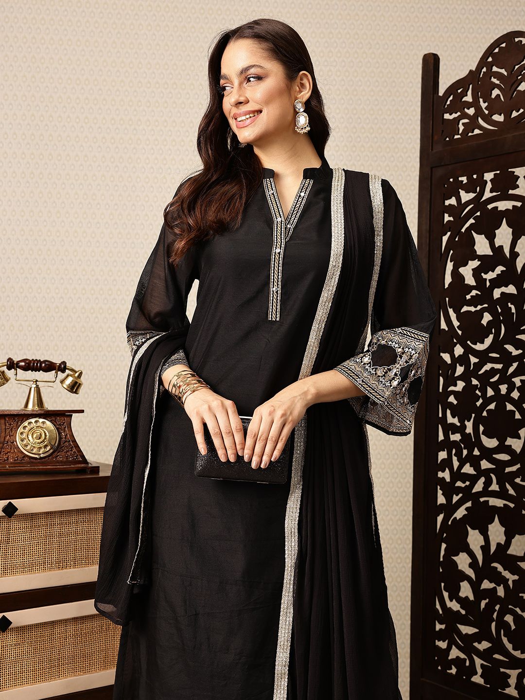 House of Pataudi Regular Jashn Kurta with Trousers & With Dupatta