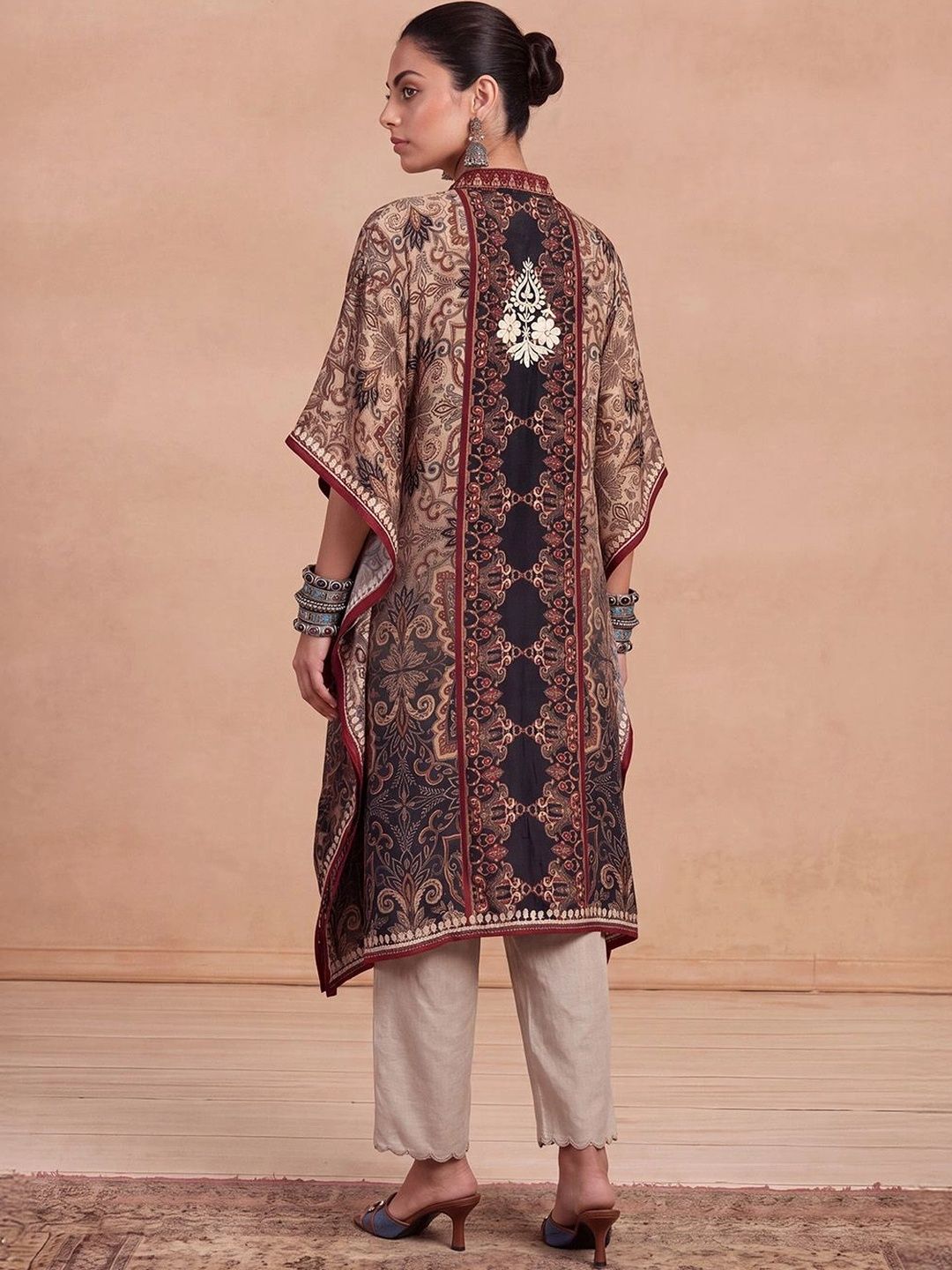 Rumah Wanita Chikankari Motif Etnik Bercetak Lengan Panjang Kerja Benang Crepe Kaftan Kurta