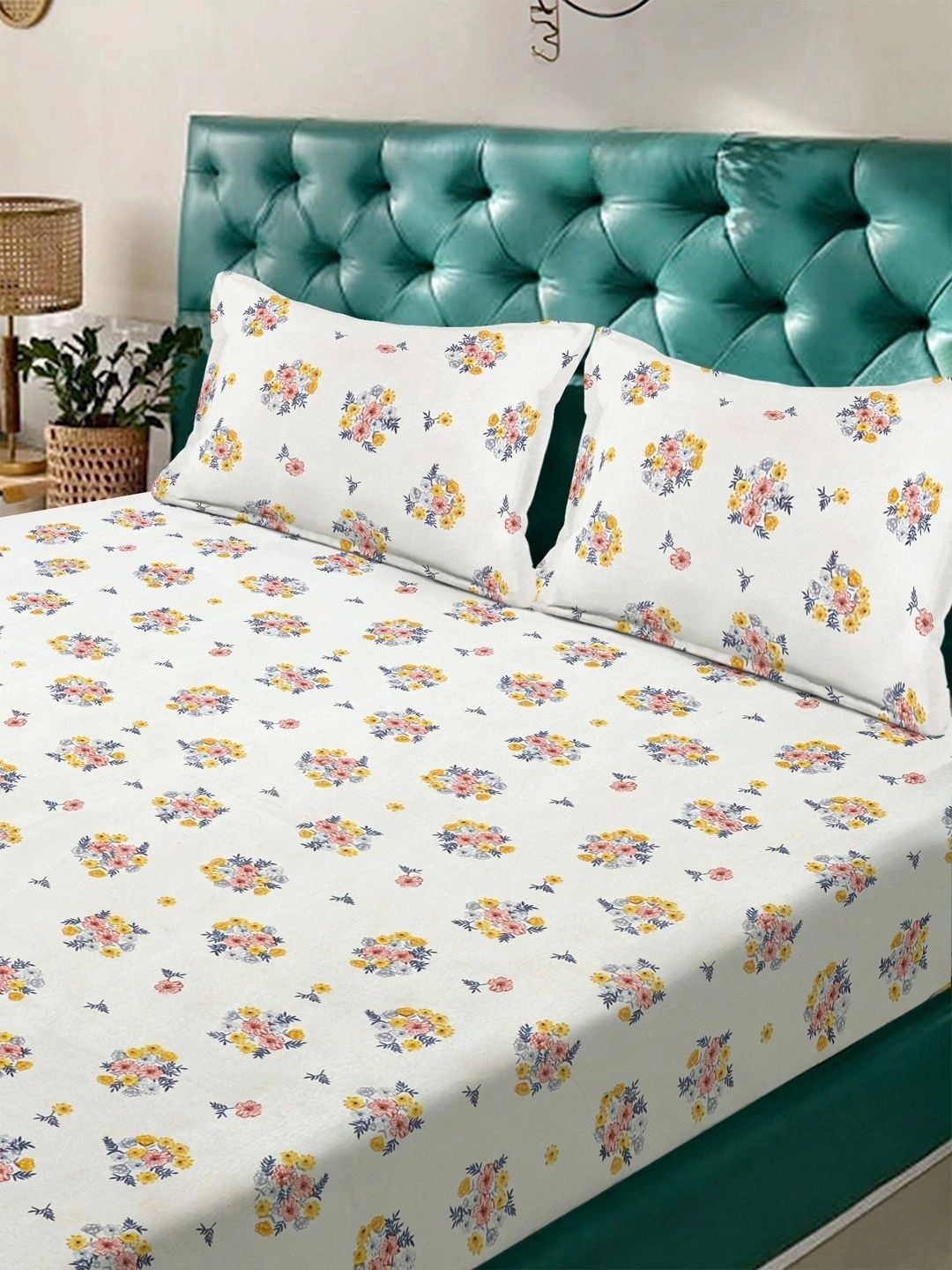 Moda Rapido X KLOTTHE Cream-Coloured Floral 300 TC King Bedsheet with 2 Pillow Covers
